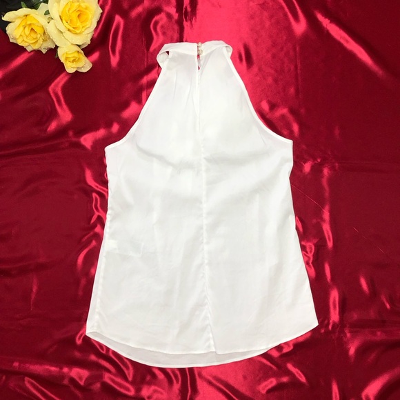 ⭐️NEW⭐️White House Black Market (WHBM) White Halter top with flower detail - Picture 4 of 6